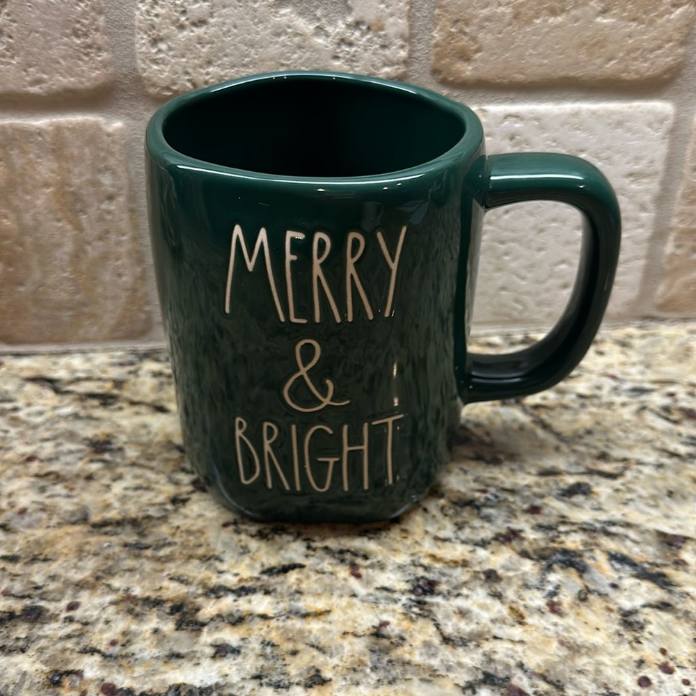 🆕 RAE DUNN Green Merry & Bright Mug